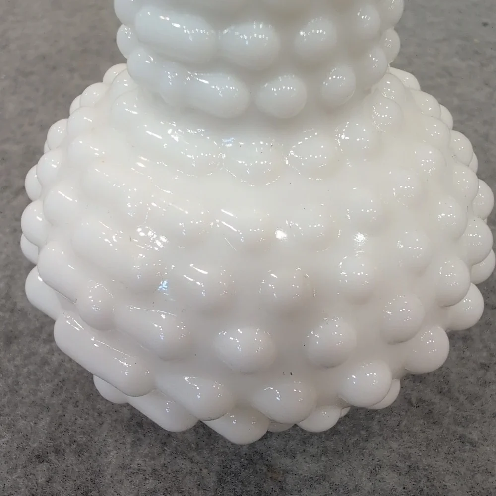 Vintage Fenton White Milk Glass Hobnail Bud Vase Bulbous Base Retro Decor - Picture 3 of 6